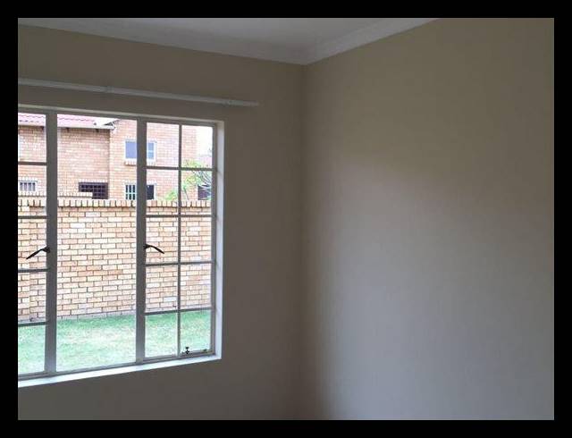 2 BEDROOM PROPERTY TO RENT IN SINOVILLE